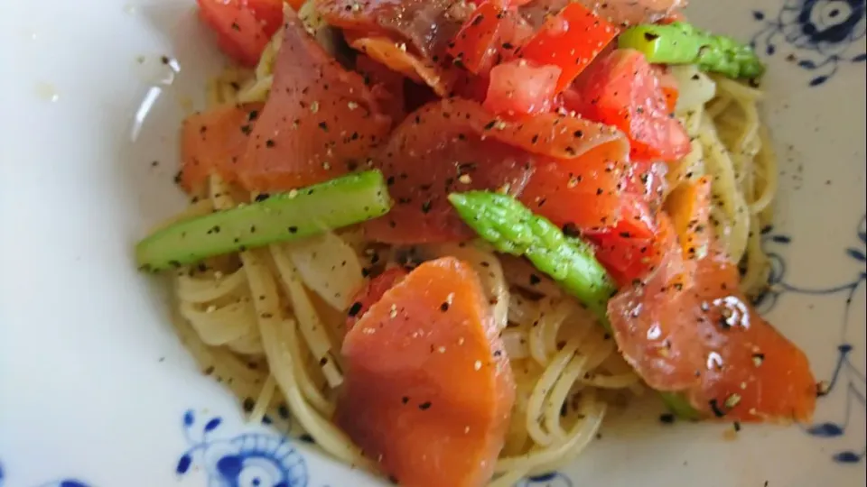 ランチパスタ スモークサーモンと夏野菜でサッパリと|Toshimichi Nagashimaさん