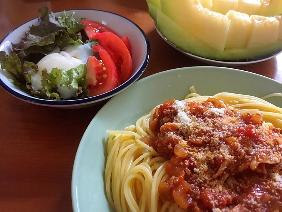 18/08/12 ランチ♪ ミートソースパスタ 温玉サラダ メロン|ikukoさん