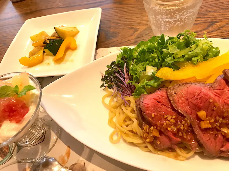 ローストビーフの麺丼|ストロベリーさん