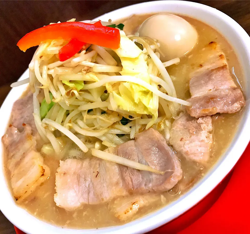 Snapdishの料理写真:空腹になりちょいと調べたらヒットしたお店。
生姜の酸味が効いたとろーり濃厚スープにたっぷりの野菜、コレはやみつきになるかも。|たけうちさん