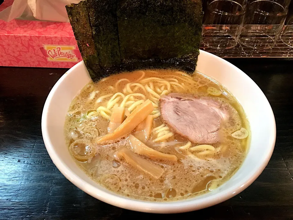 豚骨醤油ラーメン|しのぶさん