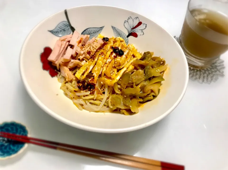 Snapdishの料理写真:冷蔵庫にあるもので…
#冷やし中華
#夏麺|meirecipeさん