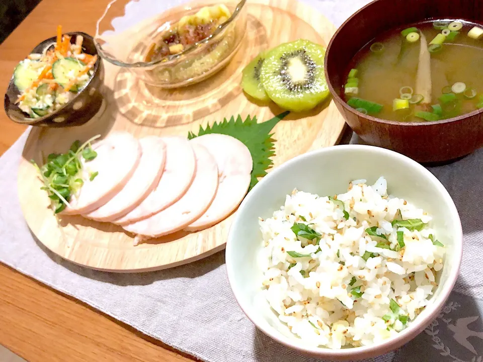 大葉とチーズのバラ寿司、焼きなす、鶏ハム、ポテトサラダ|harukaさん