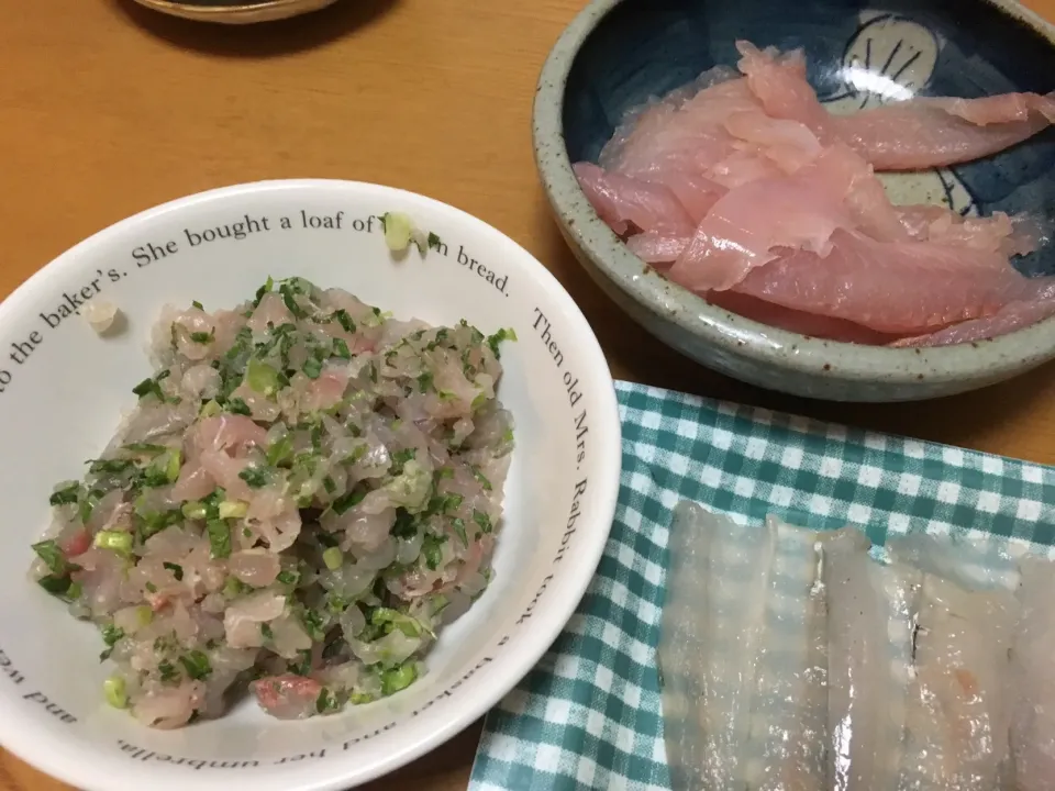 東京湾でキスアジ釣って、アジは刺身とタタキとアジフライにして、キスは刺身とソテーとキスフライに美味しく食しました😋キスはフライ前の写真です〜|フージさん