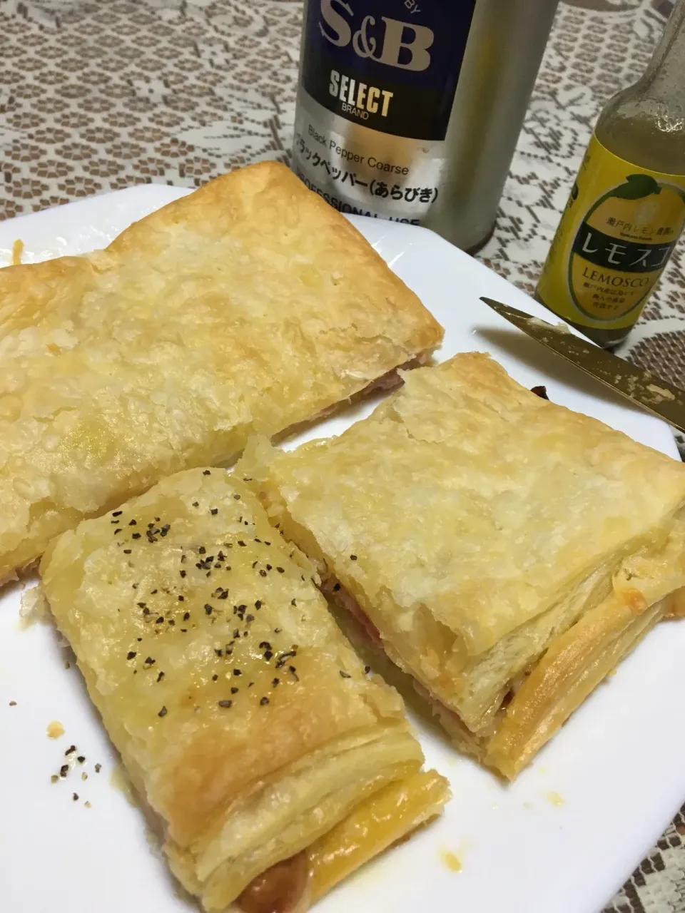 Snapdishの料理写真:冷凍パイシートでベーコンチーズパイ|ヨシヨシさん