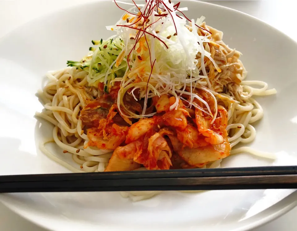 半田麺、冷麺風。
麺つゆ、練り胡麻、辛子、砂糖、酢、練り辛子のタレにラー油。|mattさん