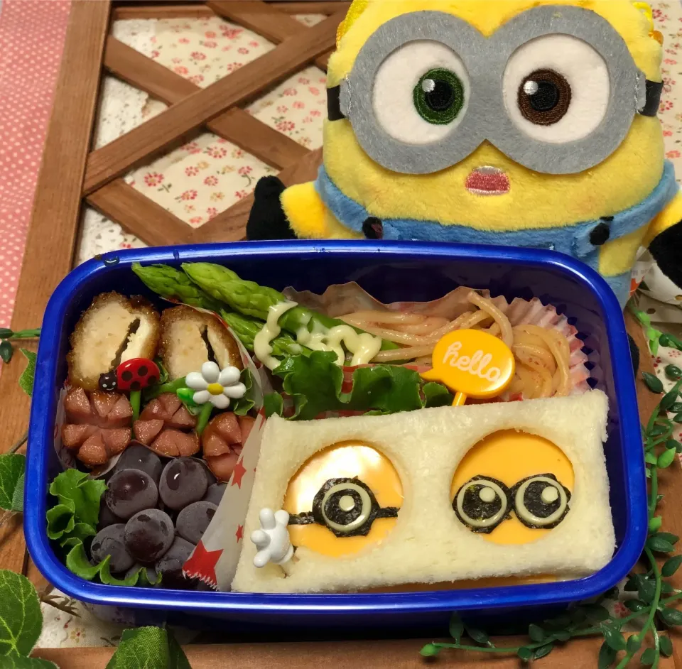 Snapdishの料理写真:ミニオン風サンドイッチ弁当|tsumuchiさん