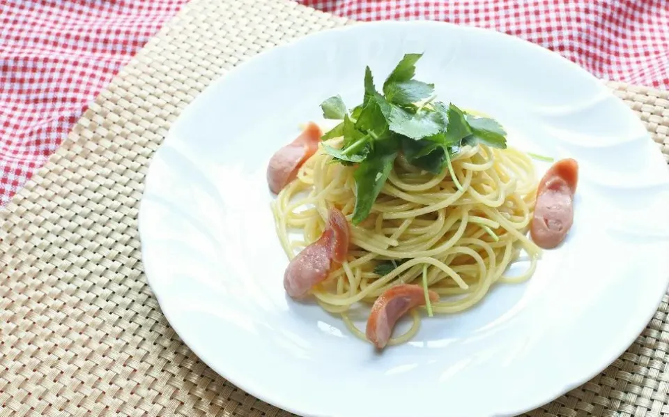 レンジで簡単!三つ葉のわさび醤油パスタ|主夫Pさん