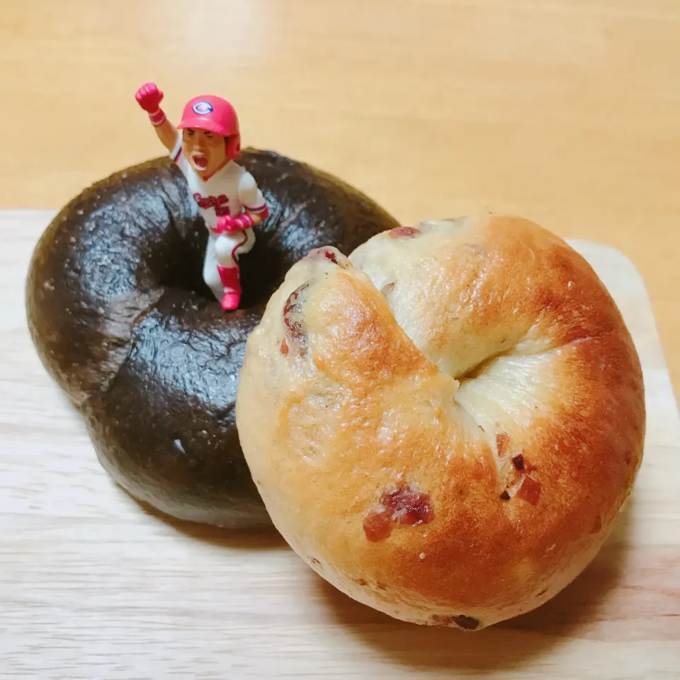 Snapdishの料理写真:チョコレートベーグル
ホワイトチョコとグランベリーのベーグル|ちゃみこさん