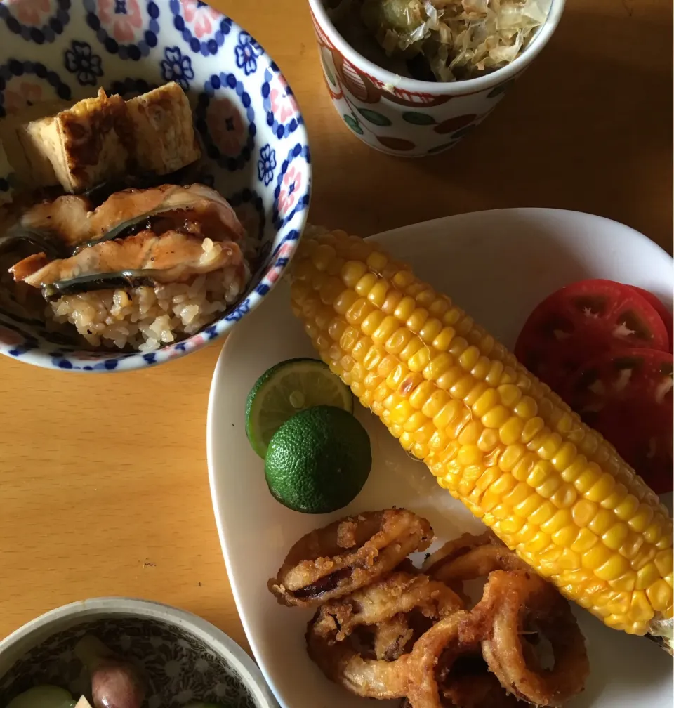 鰻丼リメイク蒸し。夏野菜と浅漬で活力ブランチ。
#きゅうり朝漬 #焼もろこし #茗荷おかか
 #休日ごはん|CHOOtaitaiさん