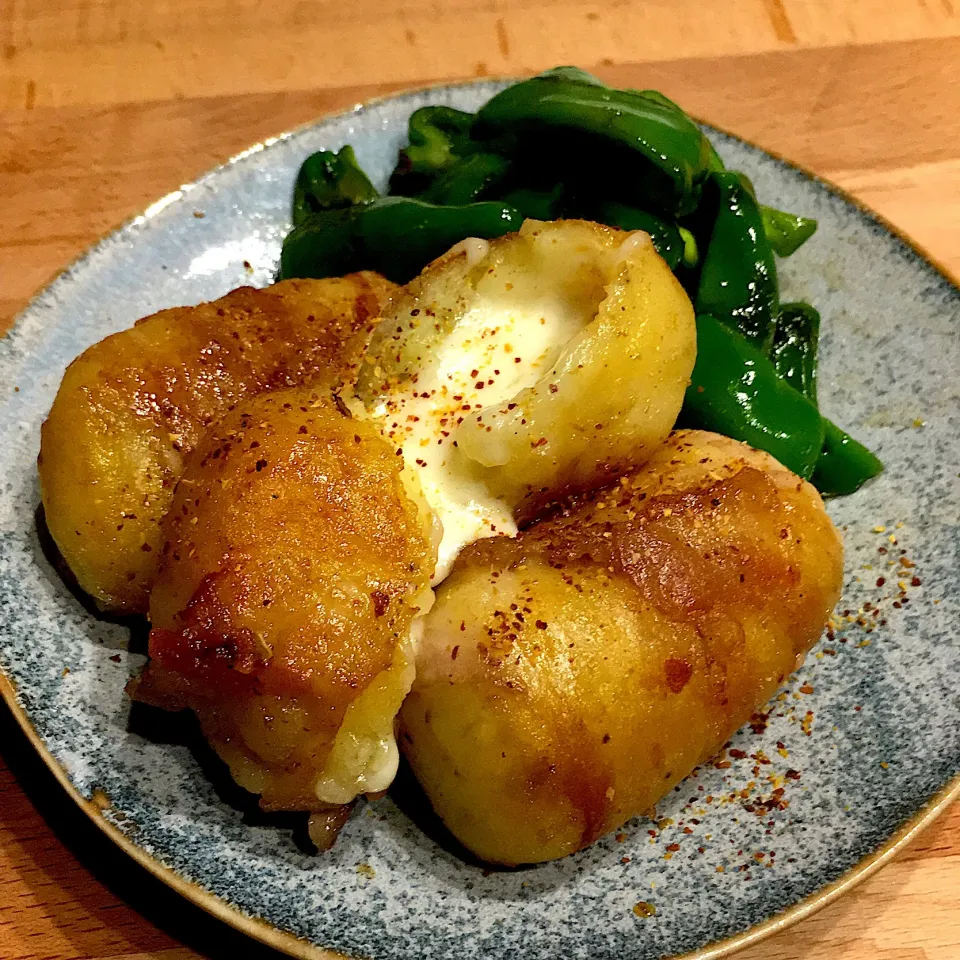 肉巻き芋もちチーズ🐷🥔🧀 #味ぽんでさっぱり炒め|べべべさん