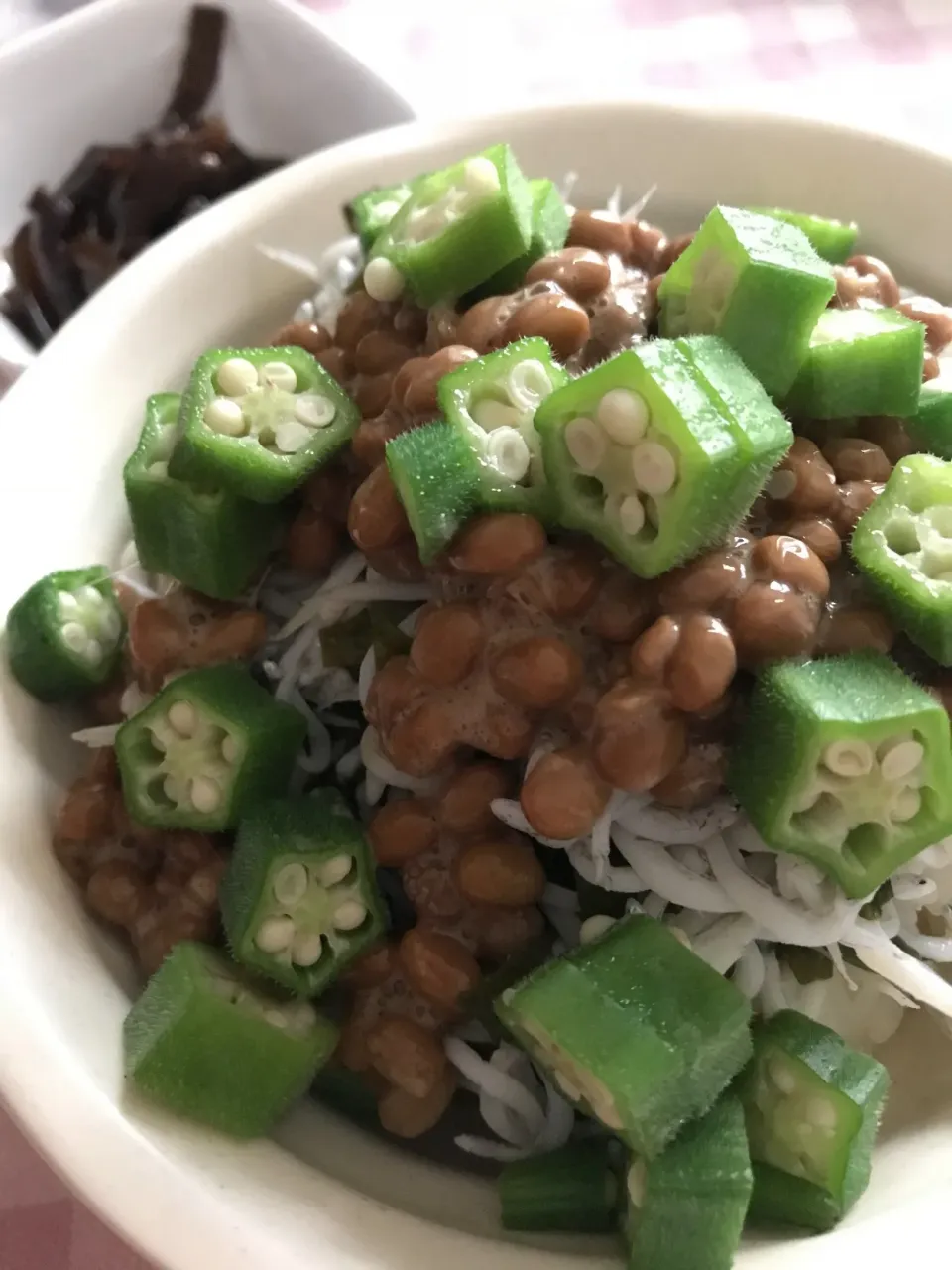 Snapdishの料理写真:納豆オクラしらすワカメドーン丼！|ともさん