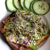 Snapdishの料理写真:Avocado toast|jan renaeさん