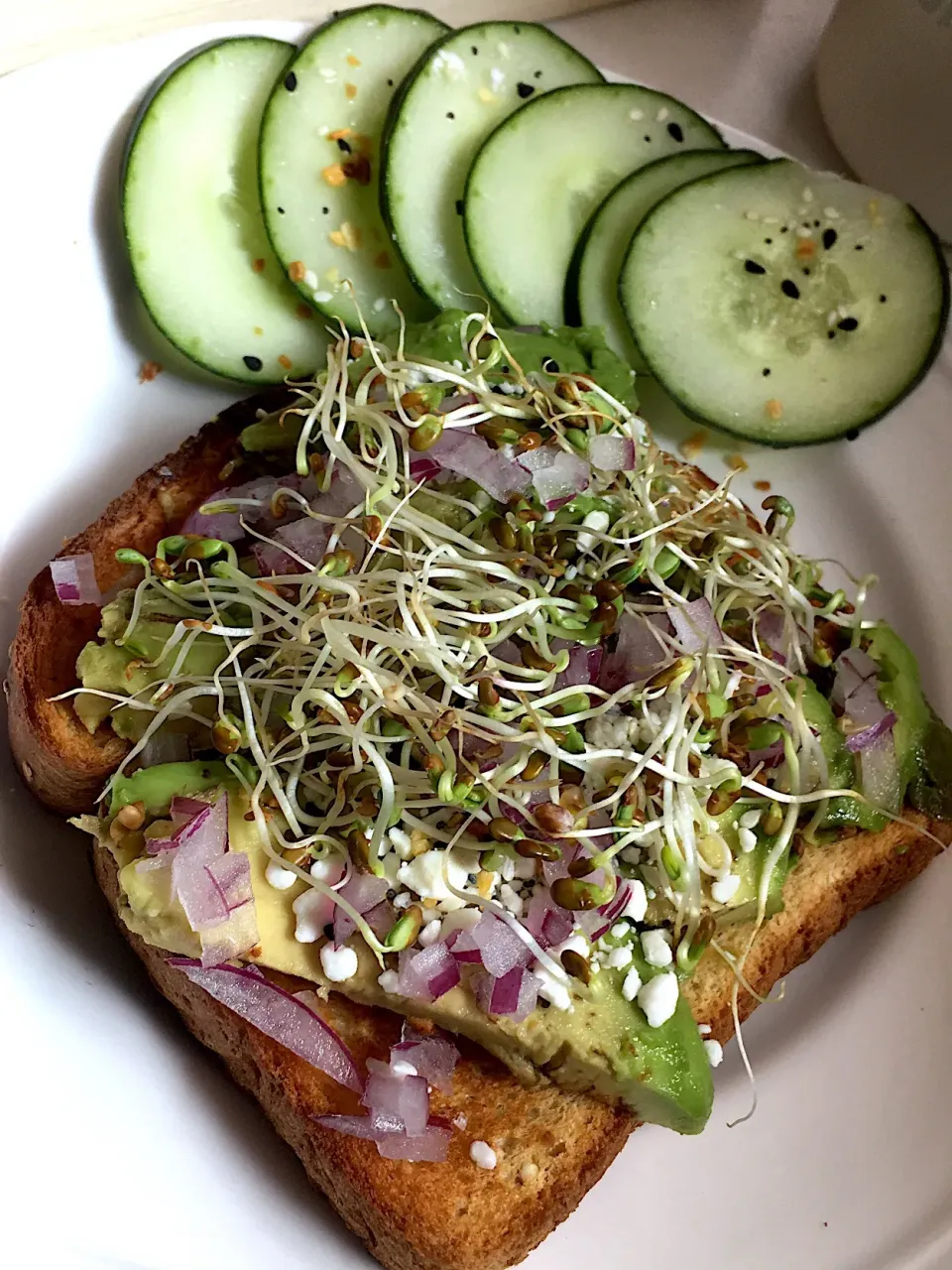 Snapdishの料理写真:Avocado toast|jan renaeさん