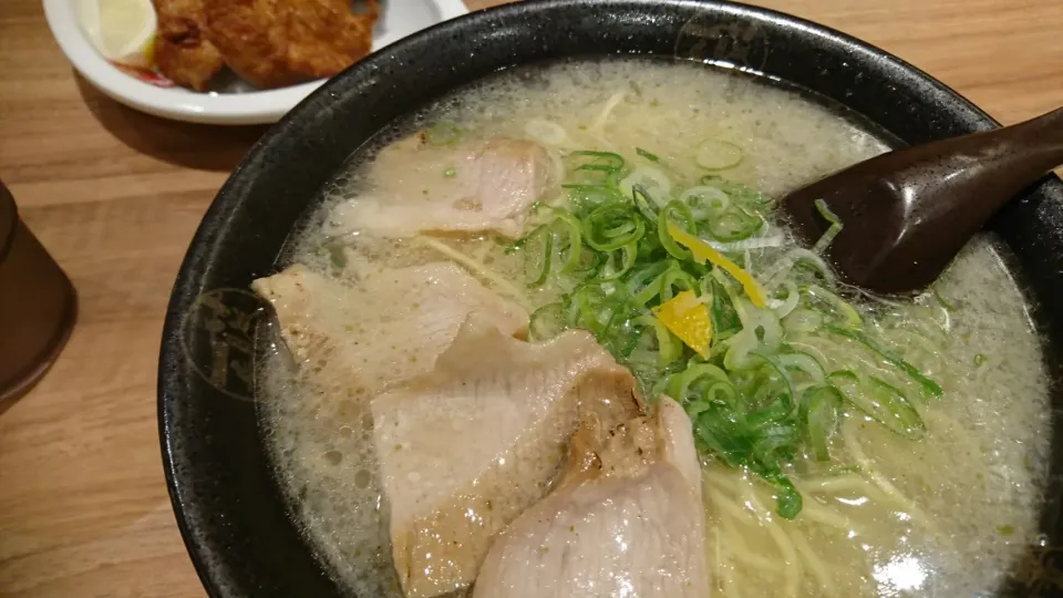 Snapdishの料理写真:藤一のゆず塩豚トロラーメン|Yasuyoさん