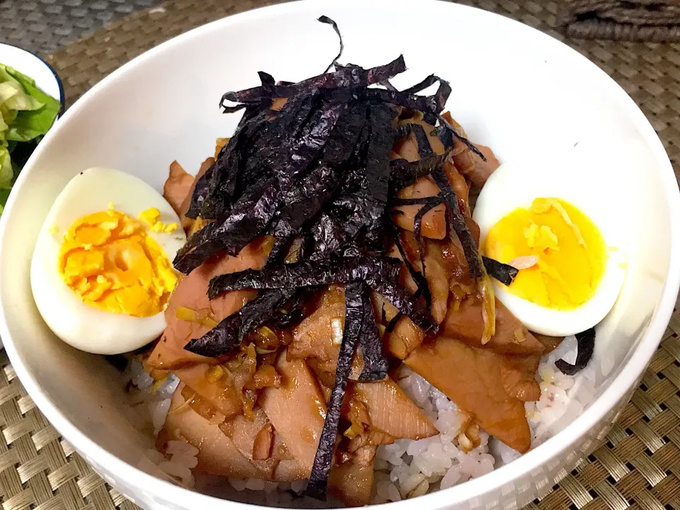 チャーシュー丼🐷🍚🥢|yumyum😋さん