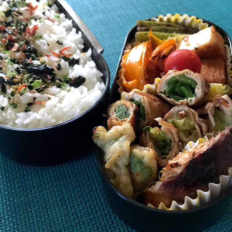 Snapdishの料理写真:今日のお弁当🍱
ブリの照り焼き
いろいろ肉巻き
黄色いトマトソテー

週末金曜日
暑さはまだ厳しいですが
頑張っていきましょう٩( 'ω' )و|mokoさん