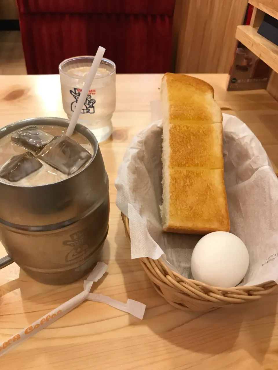 たっぷりアイスコーヒーとトースト|手品先輩さん