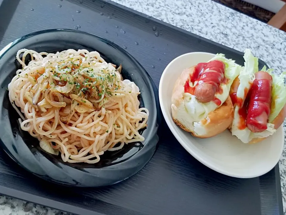 Snapdishの料理写真:・和風たらこパスタ
・ミニホットドッグ|あぁちゃんさん