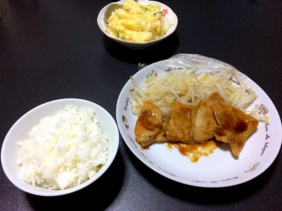 豚の生姜焼きとポテトサラダ|Shintarou  Nishimuraさん