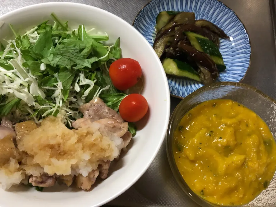 チキンおろしステーキ🍖
カボチャスープ🎃
茄子🍆と胡瓜の🥒浅漬け|🍀ミィーナ🍀さん