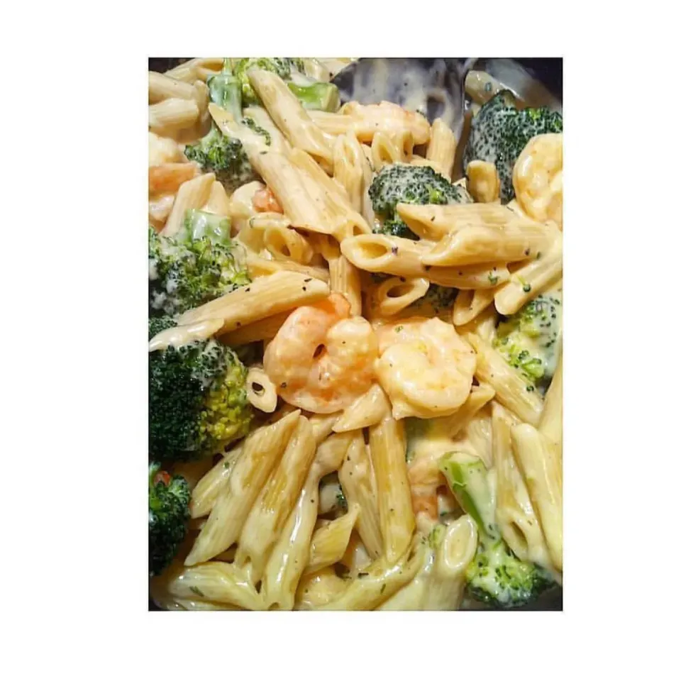 Shrimp & Broccoli Alfredo..
#italian #pasta

Credit: Made By Me|FoodieJunkeyzさん