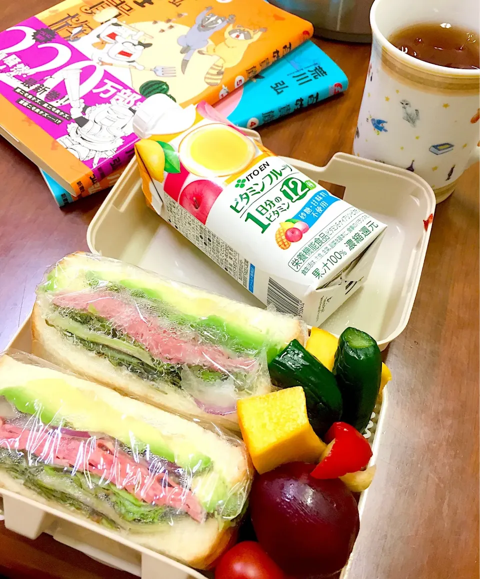 Snapdishの料理写真:#サンドイッチ弁当  #自分弁当  #野菜たっぷり  #コリンキーピクルス  #ハムサンド  #お弁当じまん  #お弁当  #胡瓜の漬物|Blueberry🫐さん