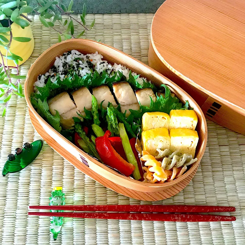 鯖味噌焼きと夏アスパラ&パプリカの煮浸し弁当|呑兵衛料理家 おねこさん