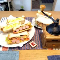 Snapdishの料理写真:サンドウィッチモーニング旦那作②
(BLT、たまご、ソーセージ)|かなさん