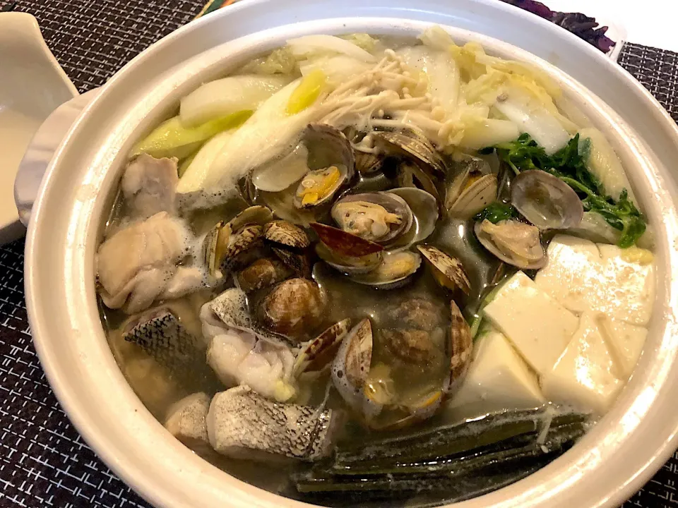 Snapdishの料理写真:#ハマりまくり
 #あさり鍋 
 #締めラーメン|ゆぺこさん