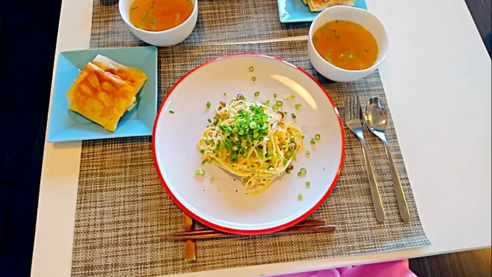 今日の夕食 明太子スパゲティ、トマトの春巻き、コンソメスープ|pinknari🐰🌈さん