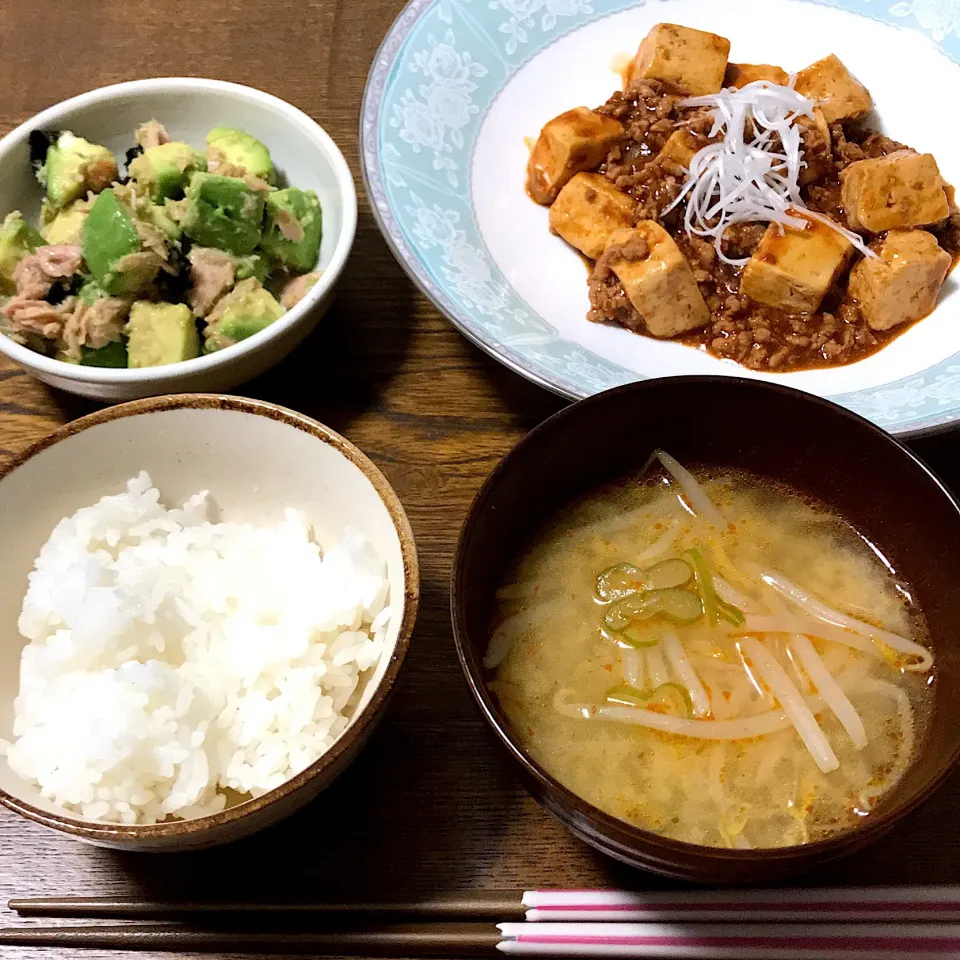 Snapdishの料理写真:#ごはん 
 #麻婆豆腐 
#アボカドのナムル
 #もやしのピリ辛味噌スープ|まきさん