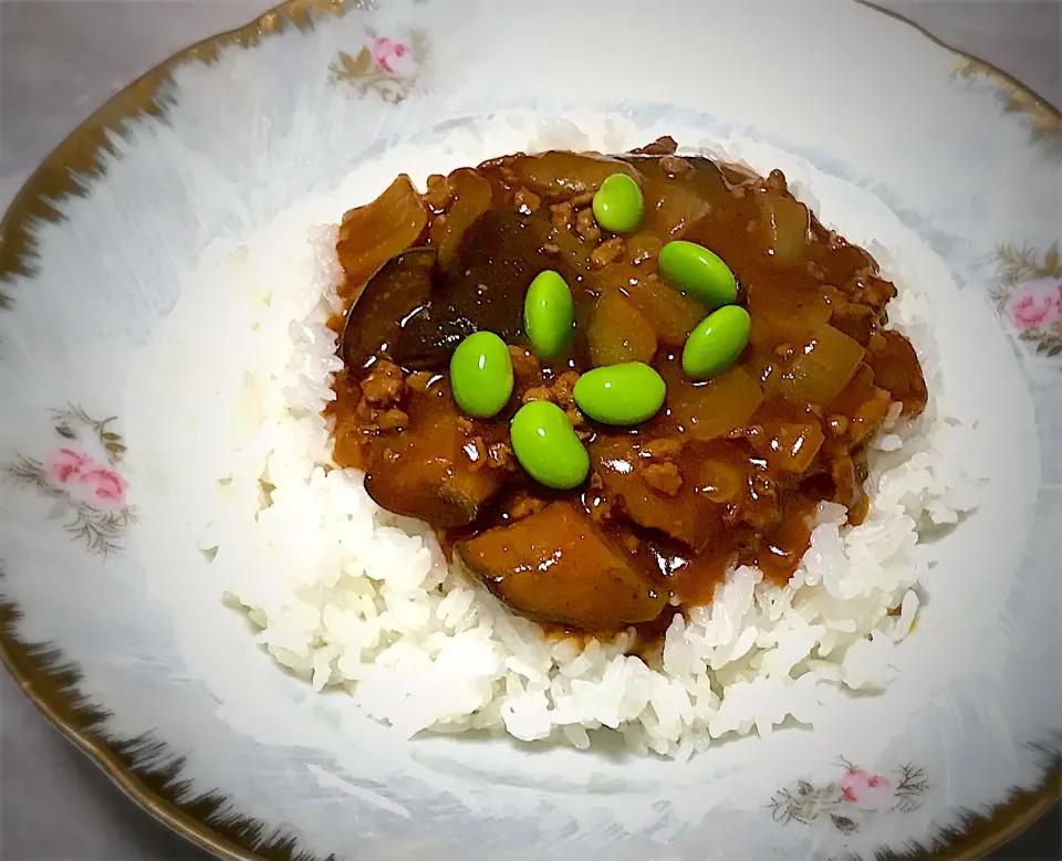 今夜は、茄子とひき肉のカレー枝豆乗せを頂きます😊👍🎵🎉|ギムレットさん