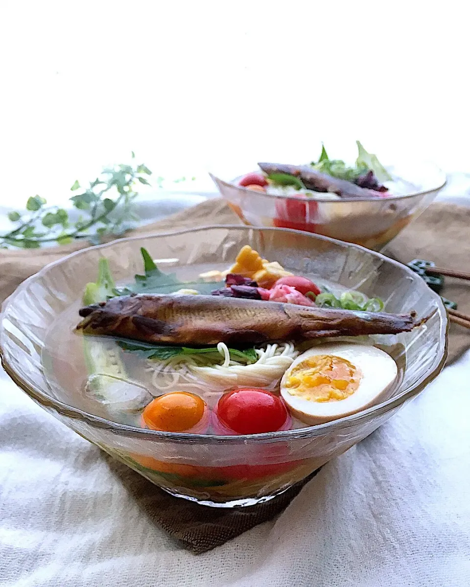 今日は頂き物の#鮎の姿煮 をのっけた
#素麺 で朝ごはん♪
鮎をガブッと齧ったら卵が😳❤︎
思いがけない旨味ににっこりでした♪|千景さん