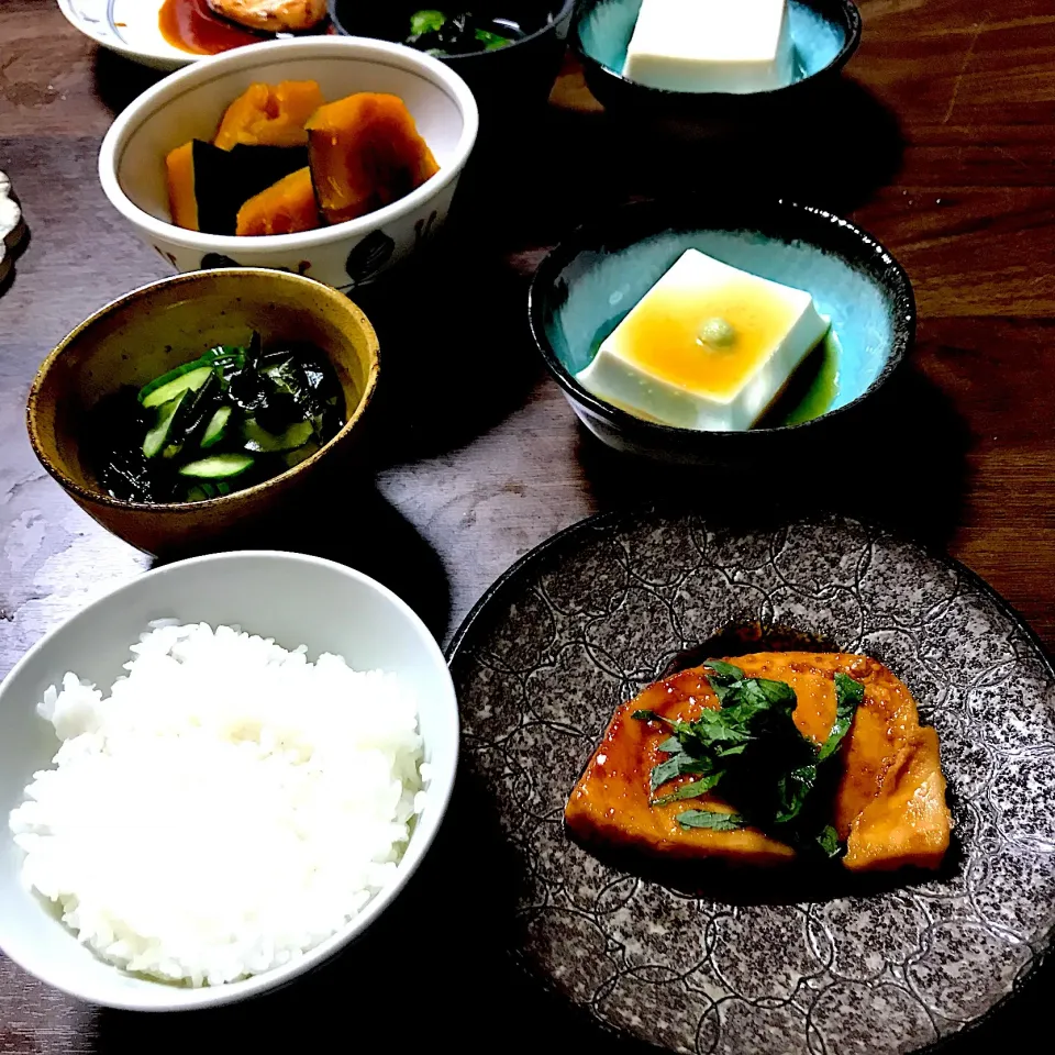 Snapdishの料理写真:夕ご飯〜カジキの照り焼き、酢の物、胡麻豆腐、カボチャの煮物|perfuさん