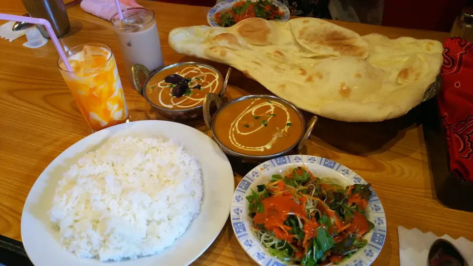 Snapdishの料理写真:チキンカレー🍛
ランチはライスとナンが食べ放題|kamekameさん