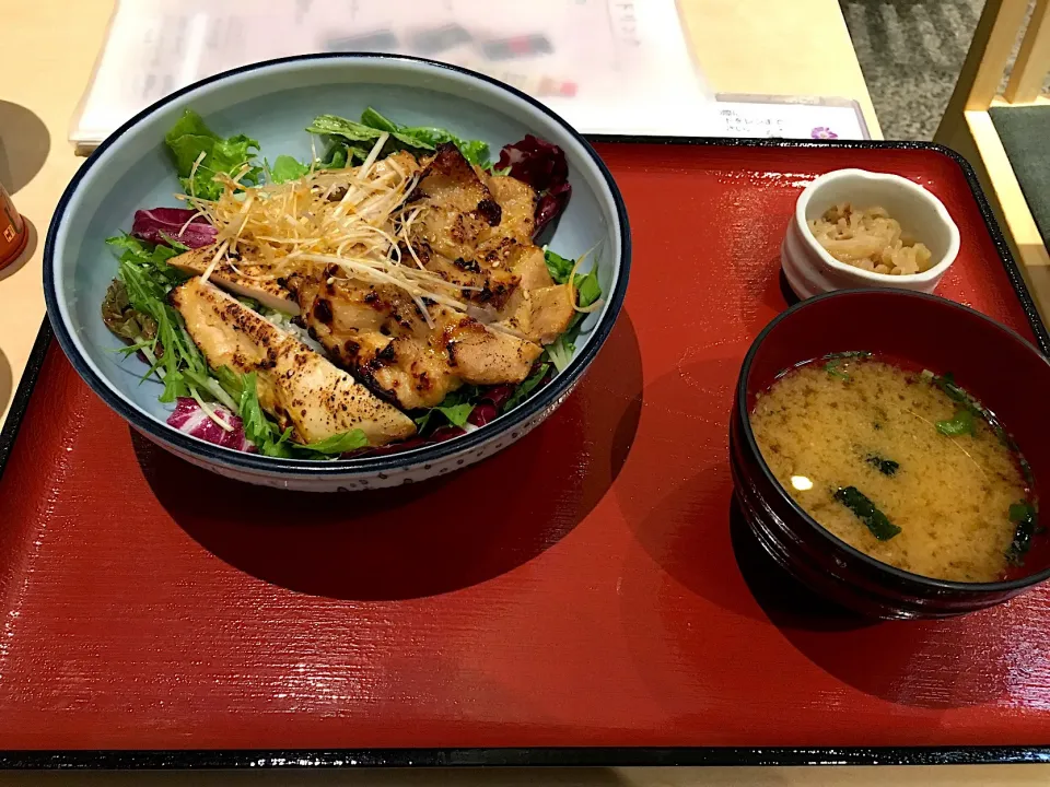 山形さくらんぼ鶏の鶏丼|しのぶさん