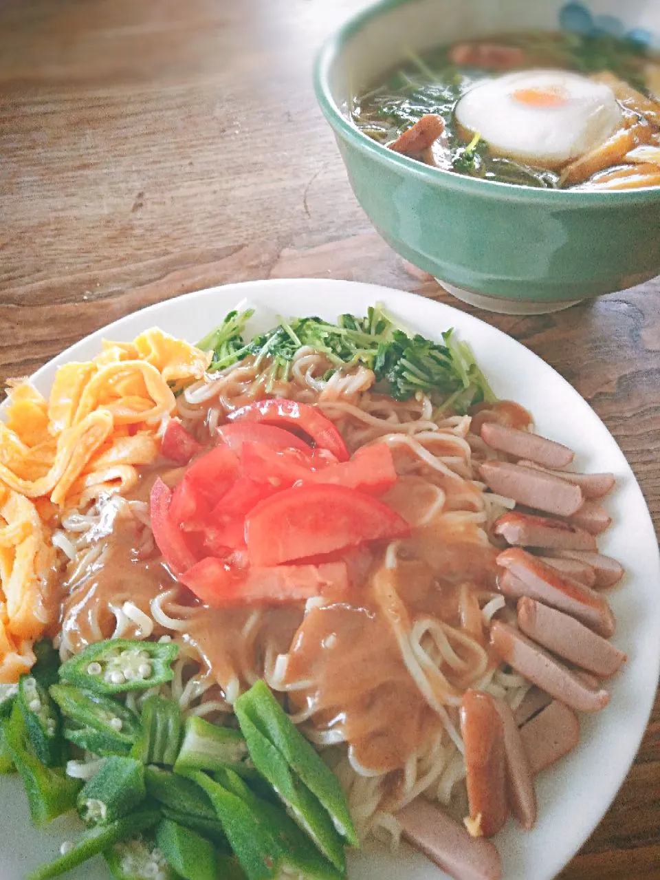 休日のお昼ご飯
・胡麻ダレ冷やし中華
・醤油ラーメン|akiさん