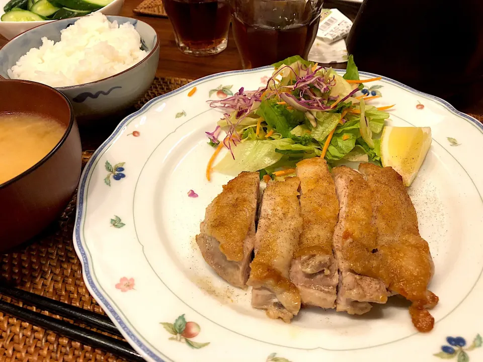 チキンステーキと豚汁⭐︎肉続きすぎ|ねぎぼうずさん