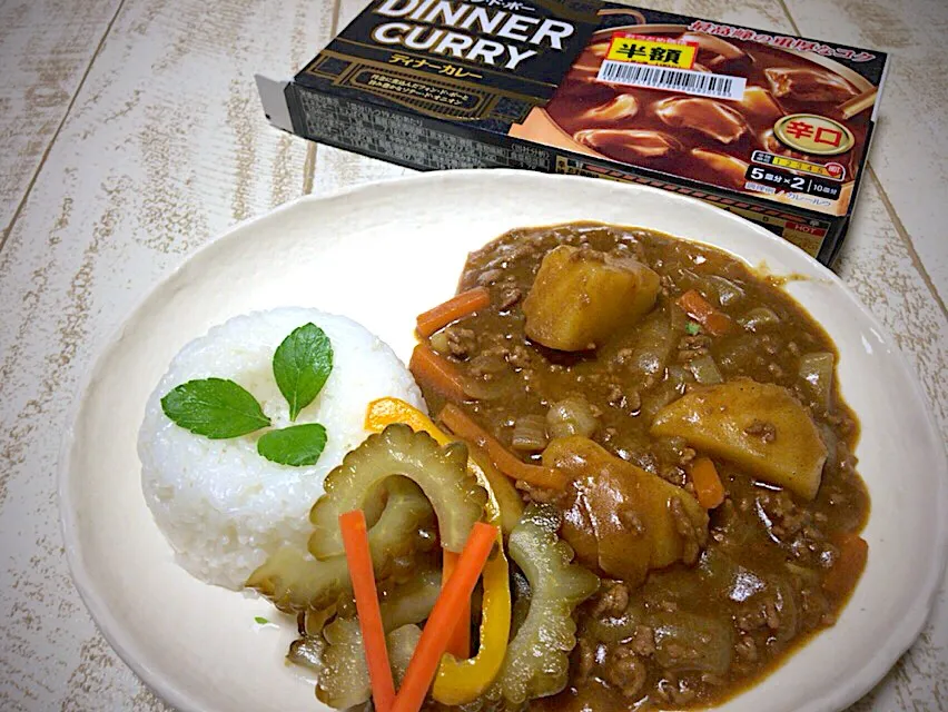 Snapdishの料理写真:今日の男飯(｡-_-｡)夜食バージョン！半額で売ってたディナーカレー🎶結構辛いσ(^_^;)|ひーちゃんさん