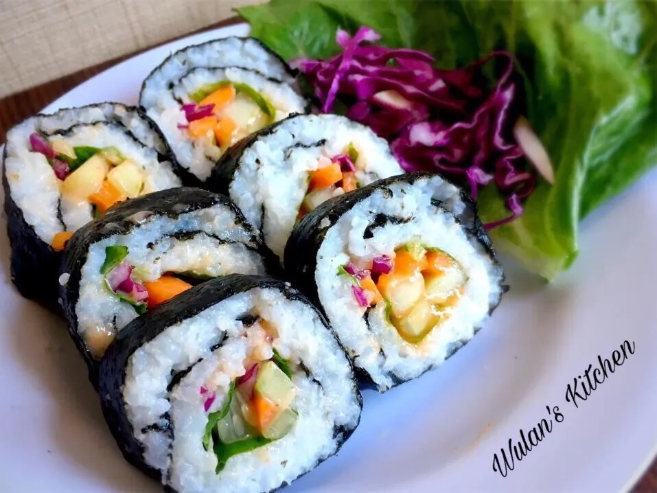 Vegan Sushi Rolls With Siracha Sauce|Wulan’s Kitchenさん