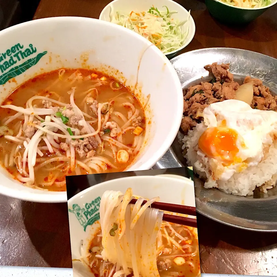 Snapdishの料理写真:トムヤムクンラーメン&ガパオライス@グリーンパッタイ(お茶の水)|yoooochanさん