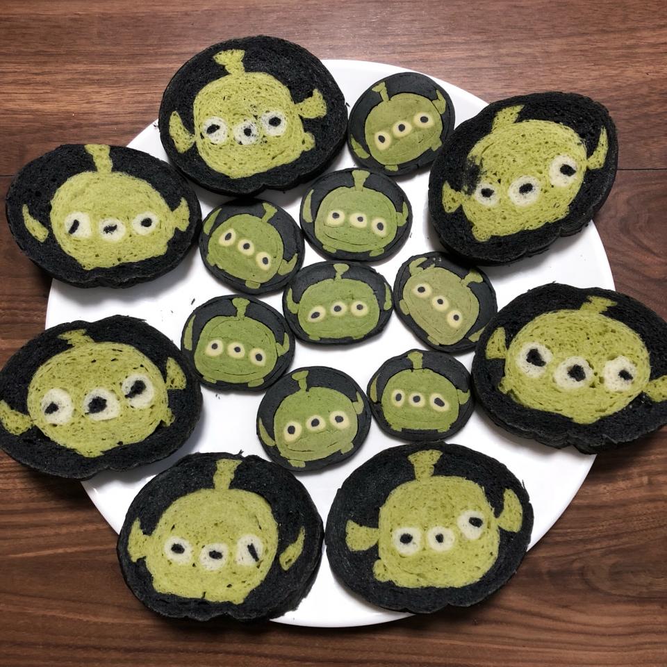 ツムツムリトルグリーンメンの イラストパンと金太郎飴クッキーdisney ディズニー ツムツム クッキー 金太郎飴クッキー 金太郎クッキー アイスボックスクッキー 手作りクッキーイラストパン パンパン作り手作りパンキャラパンtsumtsum Izuyo Snapdish スナップ