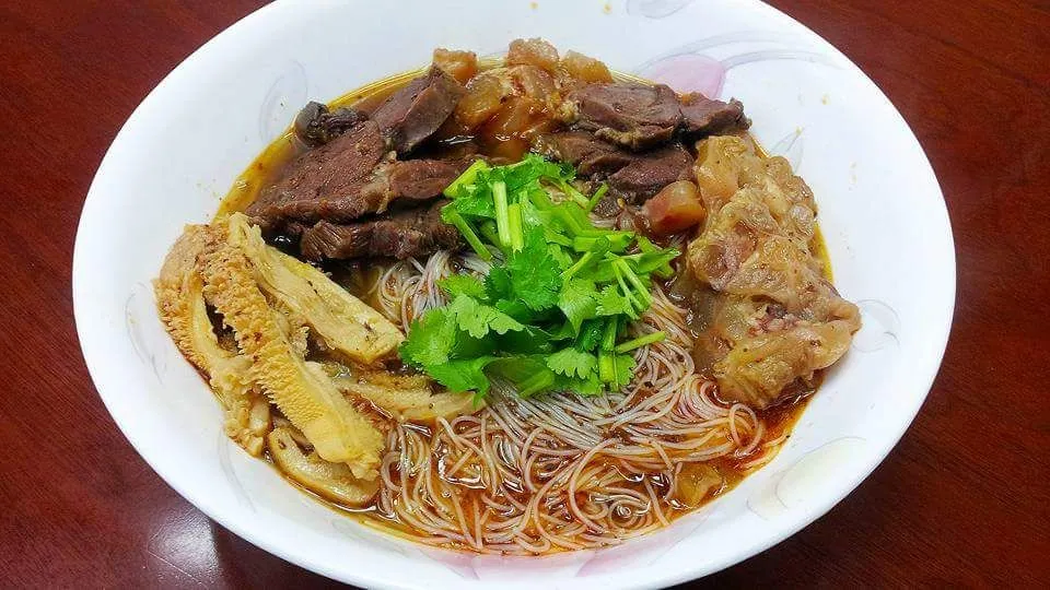 麻辣牛杂米粉 - spicy rice noodle with brisket, tripe and tendon|steven z.y.さん