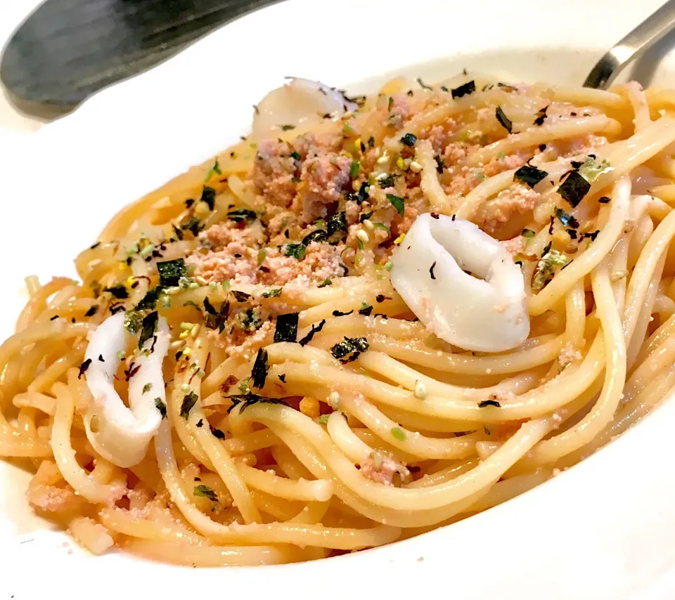 Snapdishの料理写真:たらことイカ🦑のスパゲティ                                         伊豆わさびふりかけをカケカケ|酒肴菜 kun                          自 2018.5.1さん