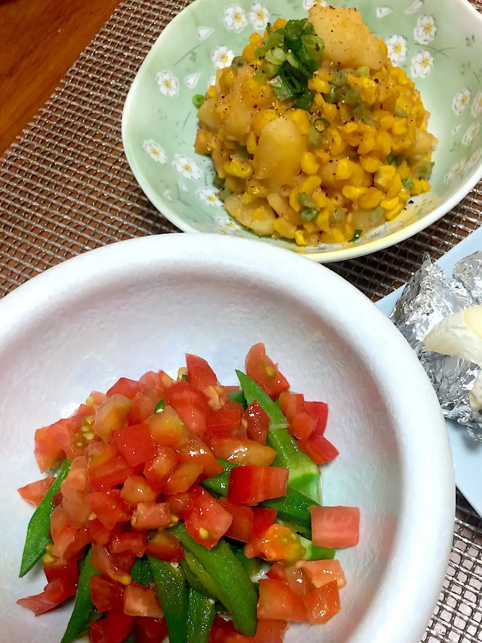 オクラとトマトの和え物、じゃがバタコーン
 #夏野菜|yoshiminさん