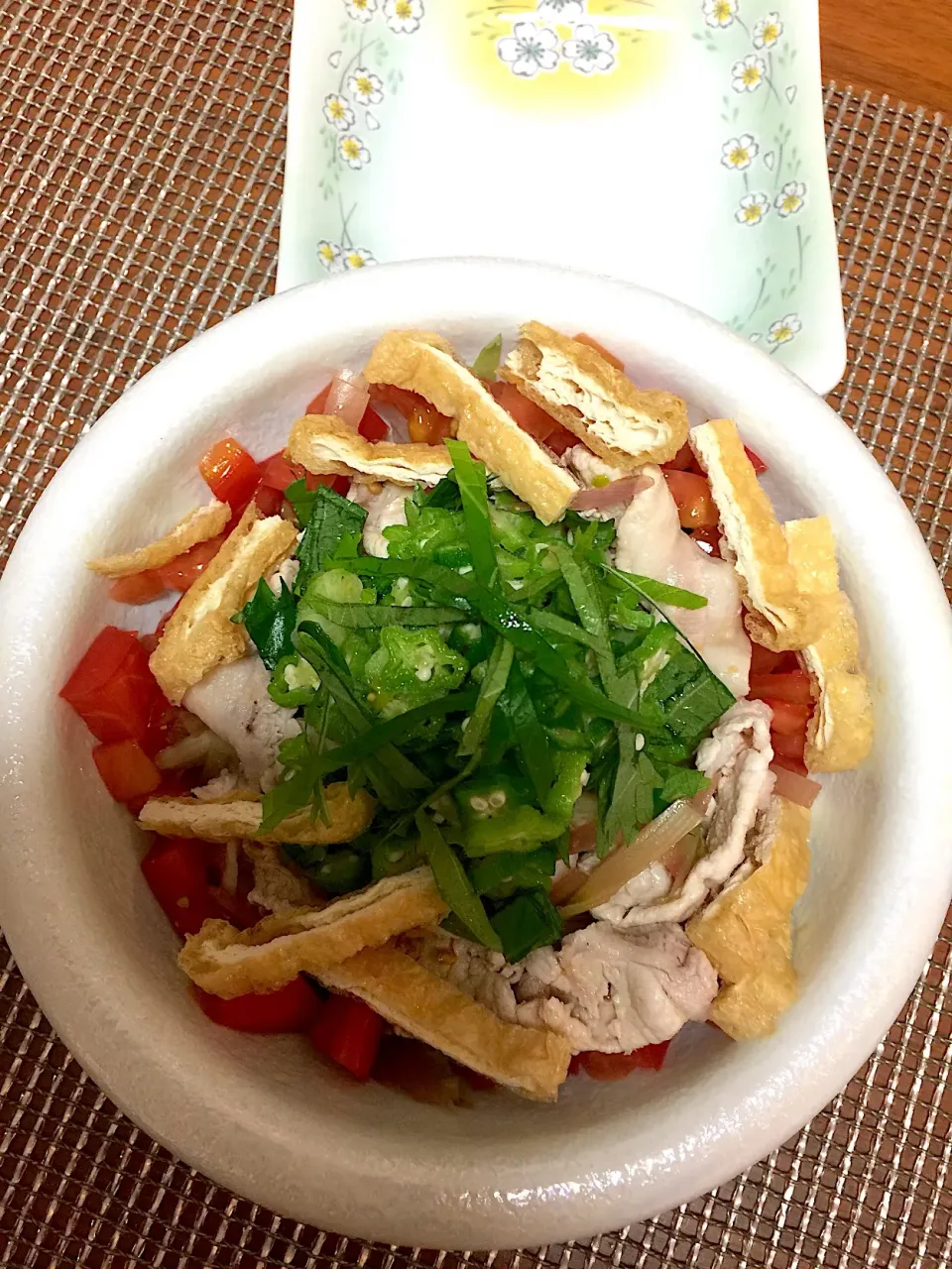 Snapdishの料理写真:冷しゃぶ 夏野菜乗せ
 #夏野菜|yoshiminさん