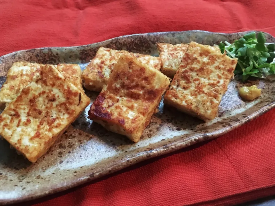 Snapdishの料理写真:豆腐のおかか焼きʕ-̼͡-ʔ鮭節で|七海さん