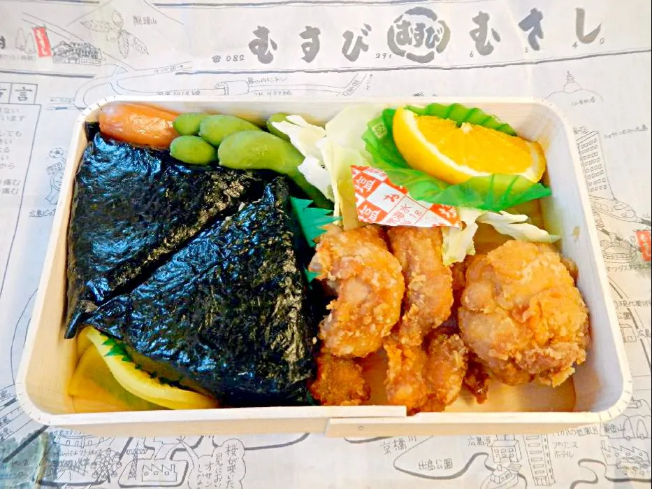 広島むさしの若鶏むすび弁当
おむすび衝撃的に美味しい！
でも広島遠い💧
2回寝てもまだ東京着かない🚅|covaltさん