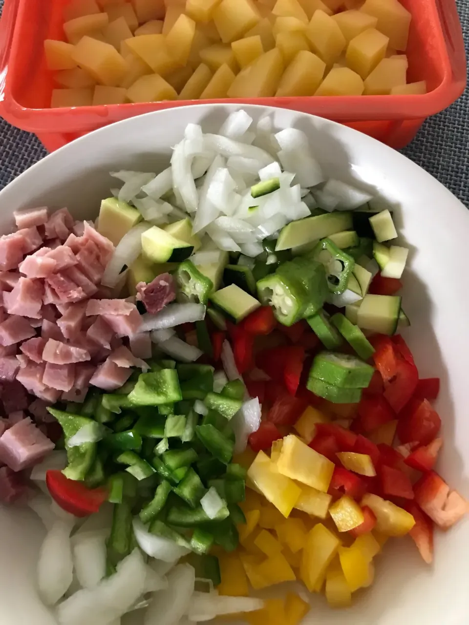 オムレツの中に入れる野菜のみじん切り🥦|シュトママさん